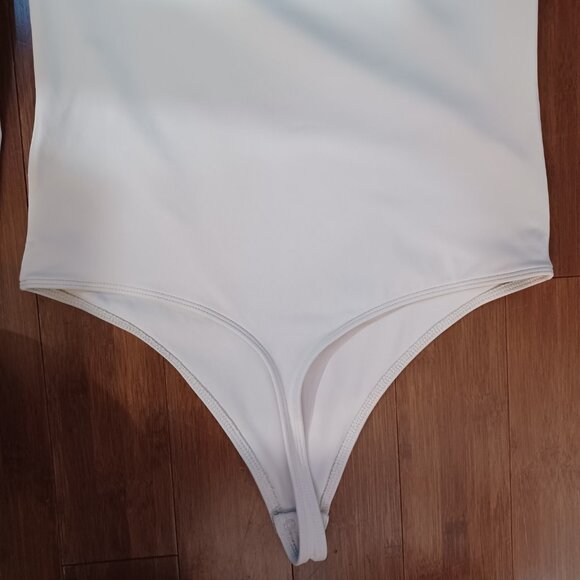 Babaton Contour off-shoulder bodysuit - Picture 9 of 14